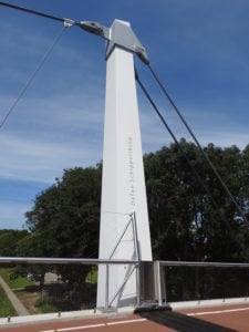 Dafne Schippersbrug, asymmetrische hangbrug voorzien van RVS staalkabelnetten