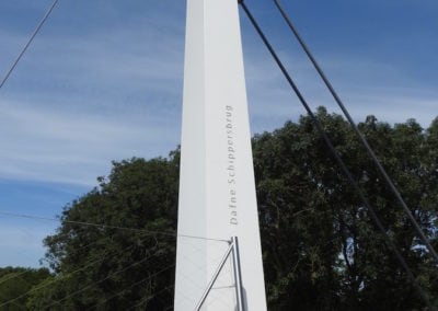 Dafne Schippersbrug, asymmetrische hangbrug voorzien van RVS staalkabelnetten